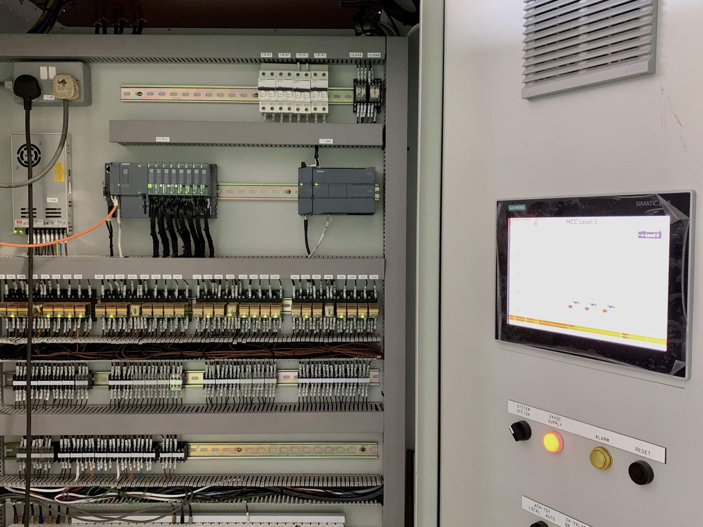 Siemens industrial touch PC with ET200SP I/O — Centech project work